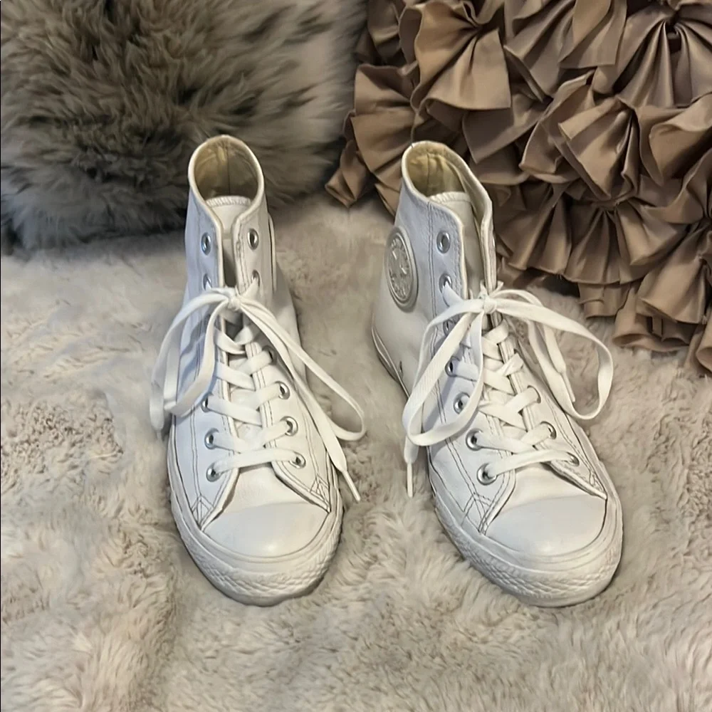Converse Chuck Taylor All Star White Leather Hightop Lace Up Sneakers W-8 M-6